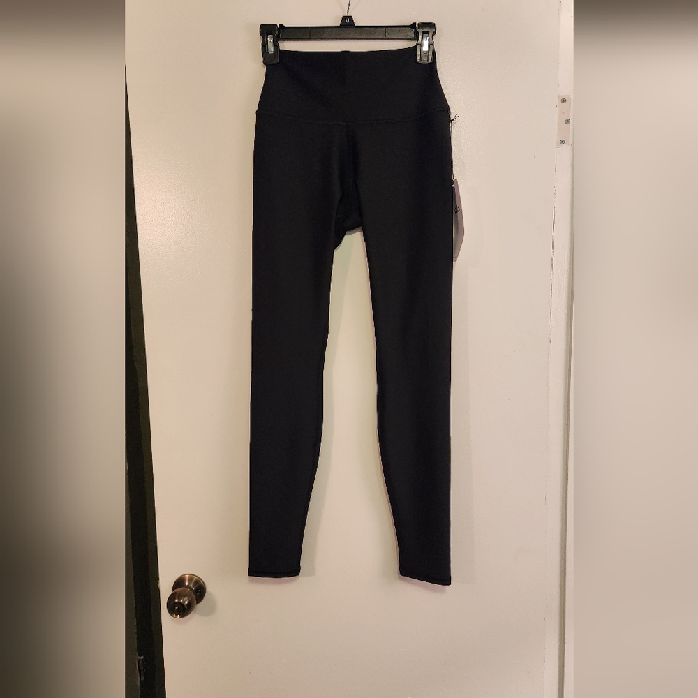 ALO Airlift Black Leggings NWT Size M